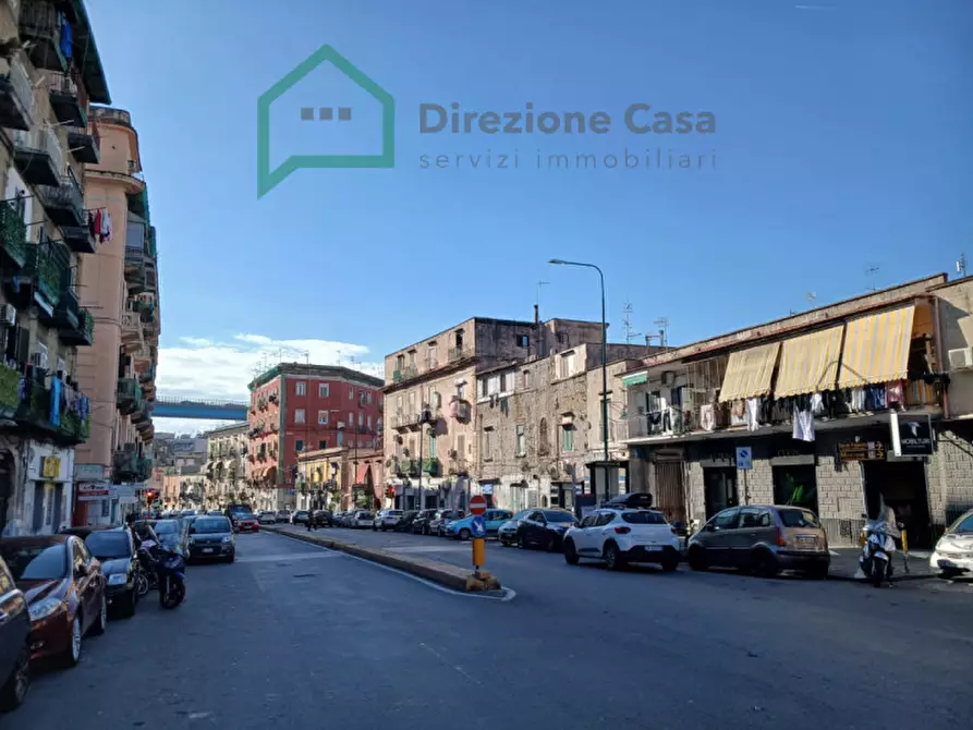 Immagine 2 di Negozio in affitto  in Calata Capodichino a Napoli