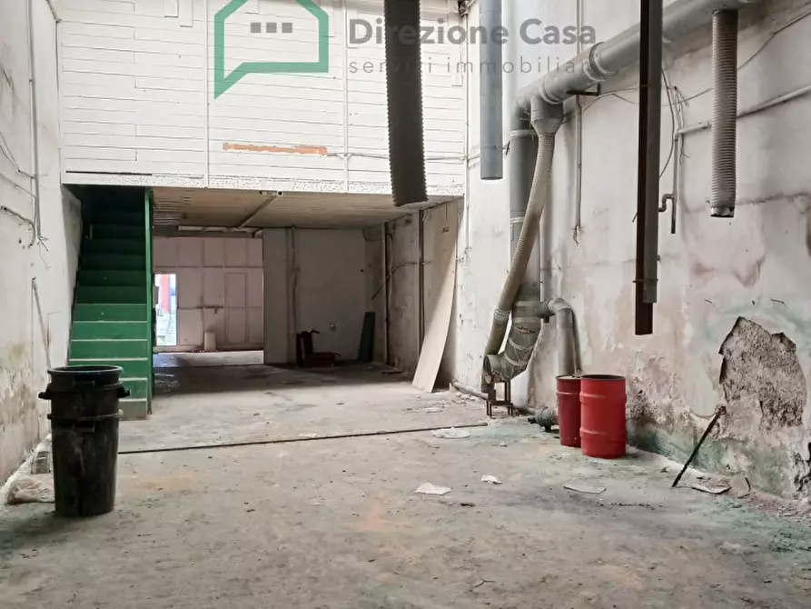 Immagine 7 di Negozio in affitto  in Calata Capodichino a Napoli
