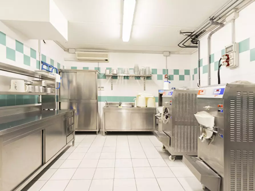 Immagine 11 di Attività commerciale in vendita  in Via Strada Nazionale Sempione Oltrefiume 3 a Baveno