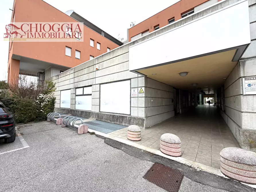 Immagine 1 di Negozio in vendita  in Via L. Da Vinci a Cavarzere