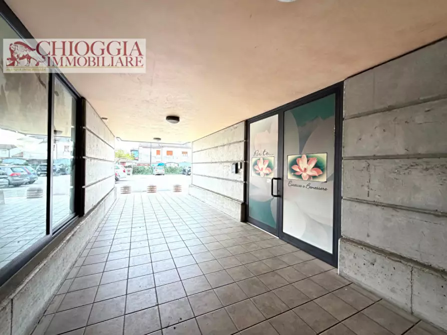 Immagine 2 di Negozio in vendita  in Via L. Da Vinci a Cavarzere