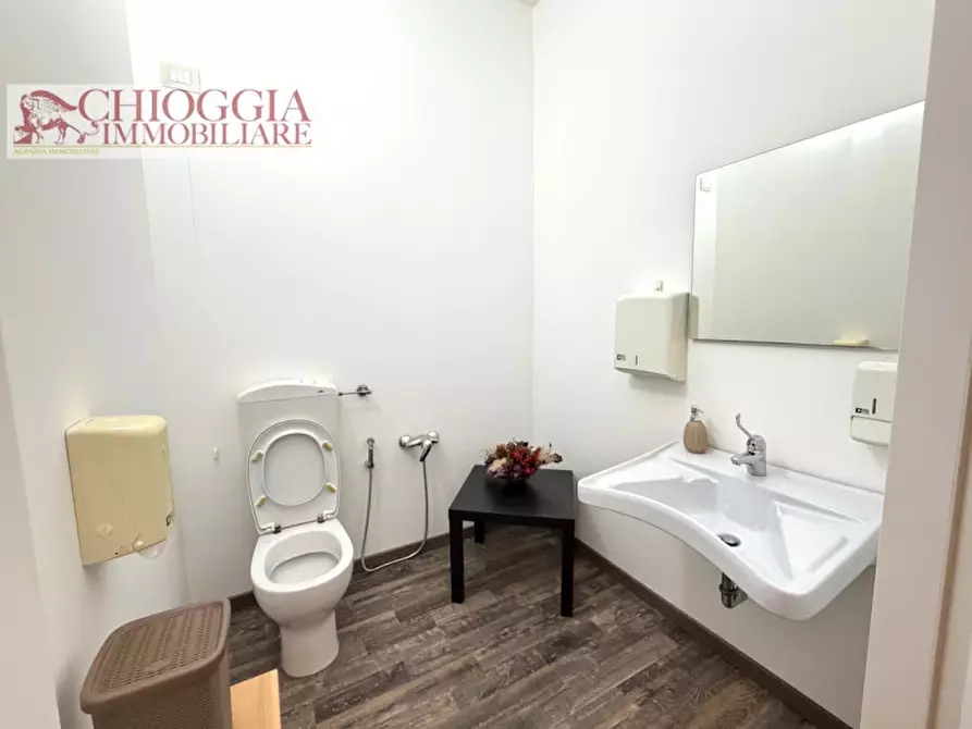 Immagine 9 di Negozio in vendita  in Via L. Da Vinci a Cavarzere