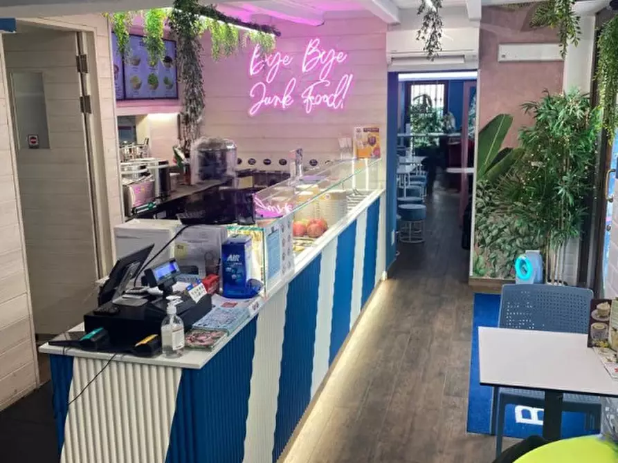 Immagine 1 di Attività commerciale in vendita  in Via Andrea Mensa 29 a Venaria Reale