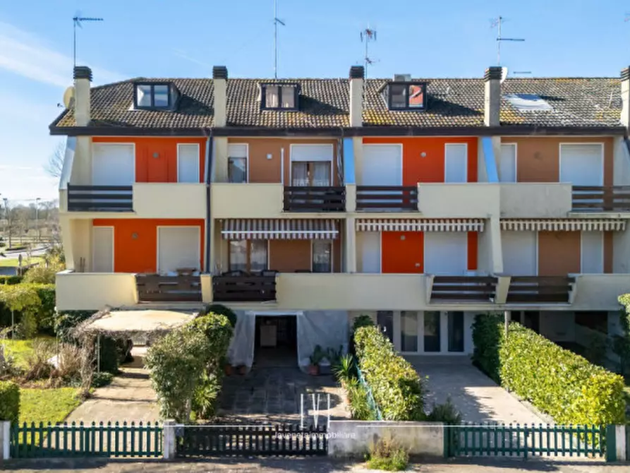 Immagine 1 di Villetta a schiera in vendita  in via vasco de gama 3 a Caorle