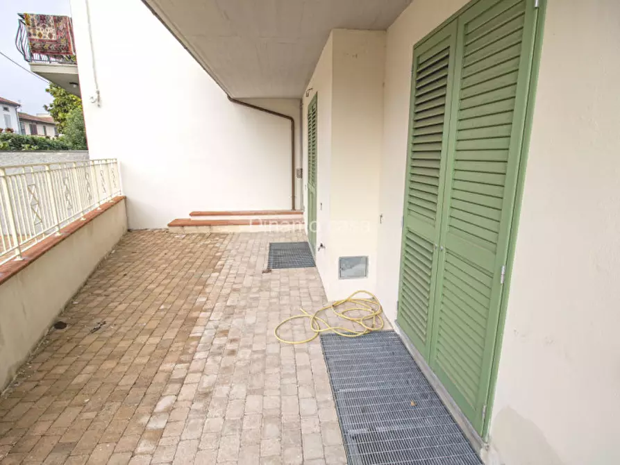 Immagine 7 di Appartamento in vendita  in via montessori a Prato