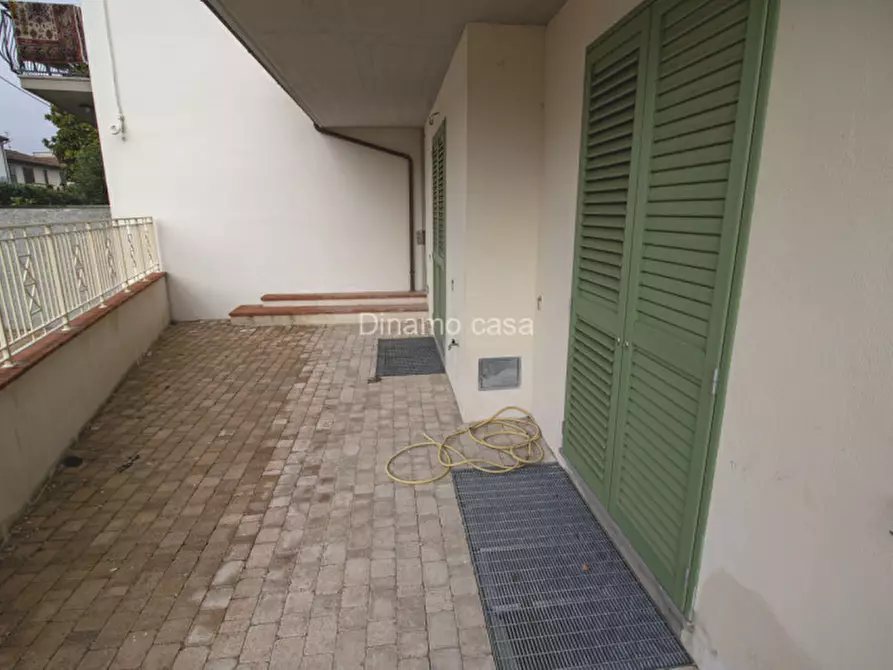 Immagine 8 di Appartamento in vendita  in via montessori a Prato