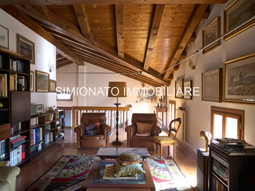 Immagine 1 di Casa indipendente in vendita  in Via Perugino a Mirano