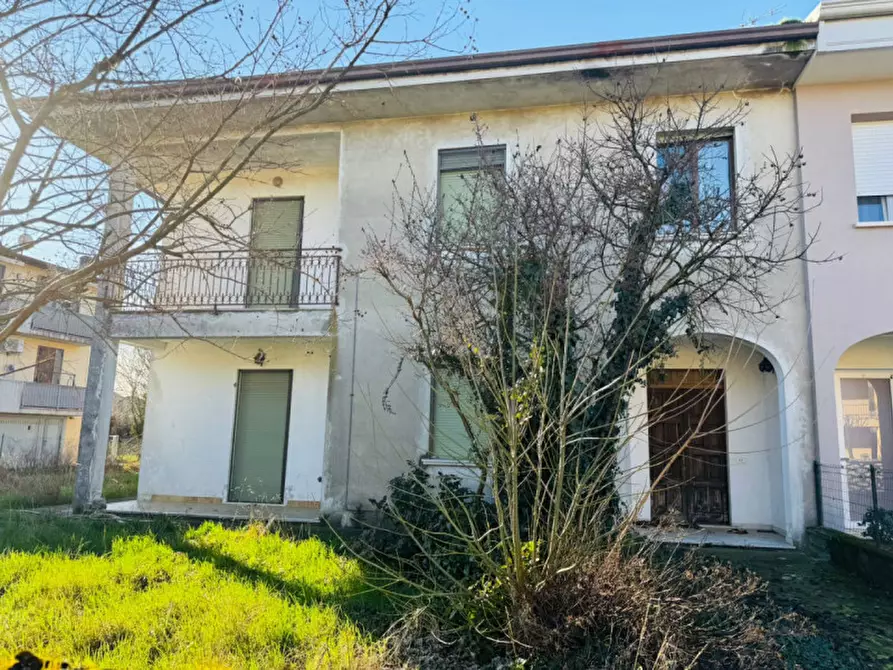 Immagine 1 di Villa in vendita  in via . orientamenti a Calvisano