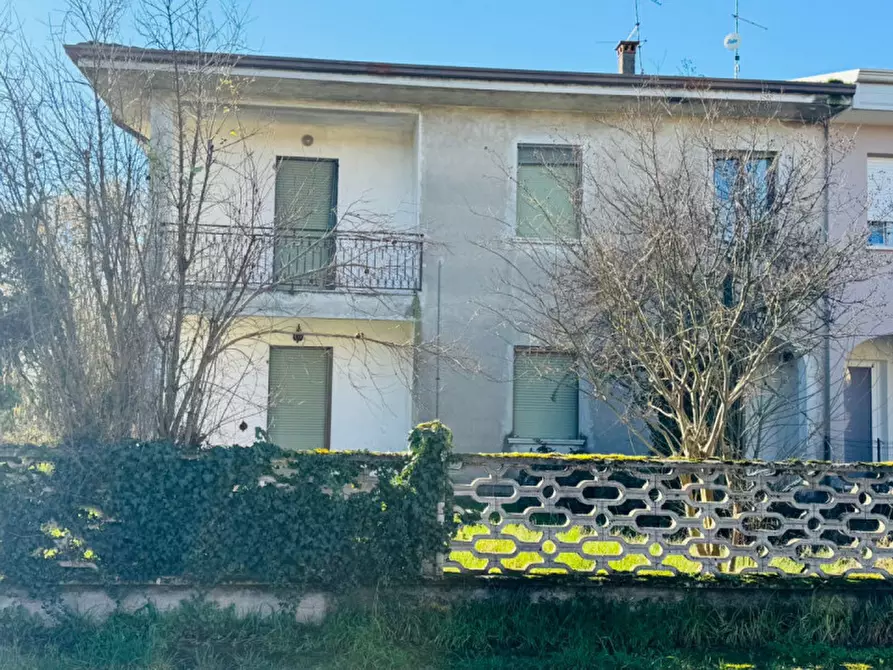 Immagine 2 di Villa in vendita  in via . orientamenti a Calvisano