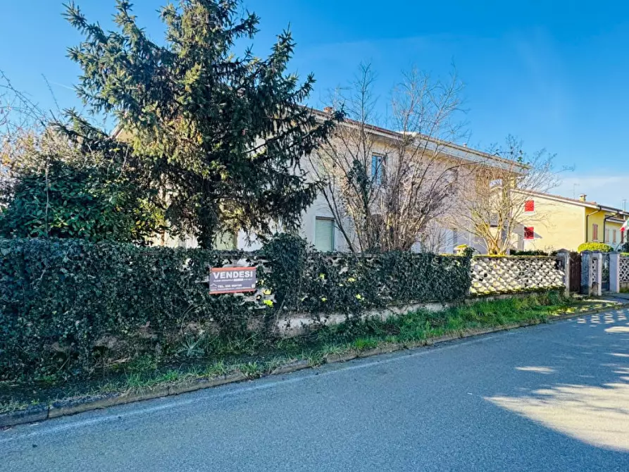 Immagine 4 di Villa in vendita  in via . orientamenti a Calvisano