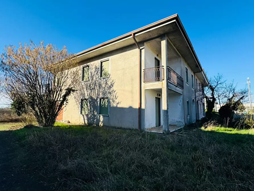 Immagine 6 di Villa in vendita  in via . orientamenti a Calvisano