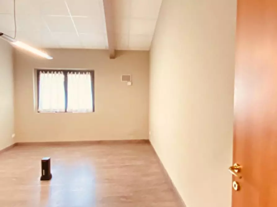 Immagine 14 di Ufficio in vendita  a Gavardo