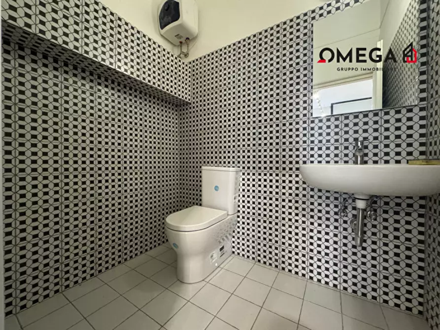 Immagine 7 di Negozio in affitto  in Via Luigi Cadorna 25 a Trieste