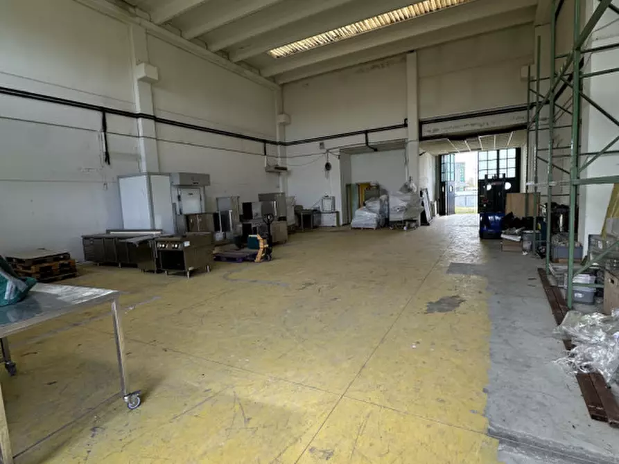 Immagine 10 di Capannone industriale in vendita  in Via Fossa a Cesenatico