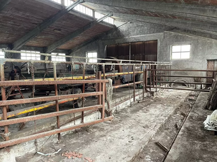 Immagine 10 di Magazzino in vendita  in Via Cassetta a Lonato del Garda