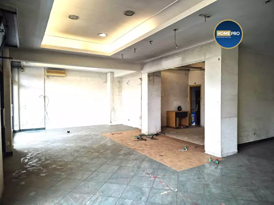 Immagine 1 di Negozio in vendita  in via Genazzano a Roma