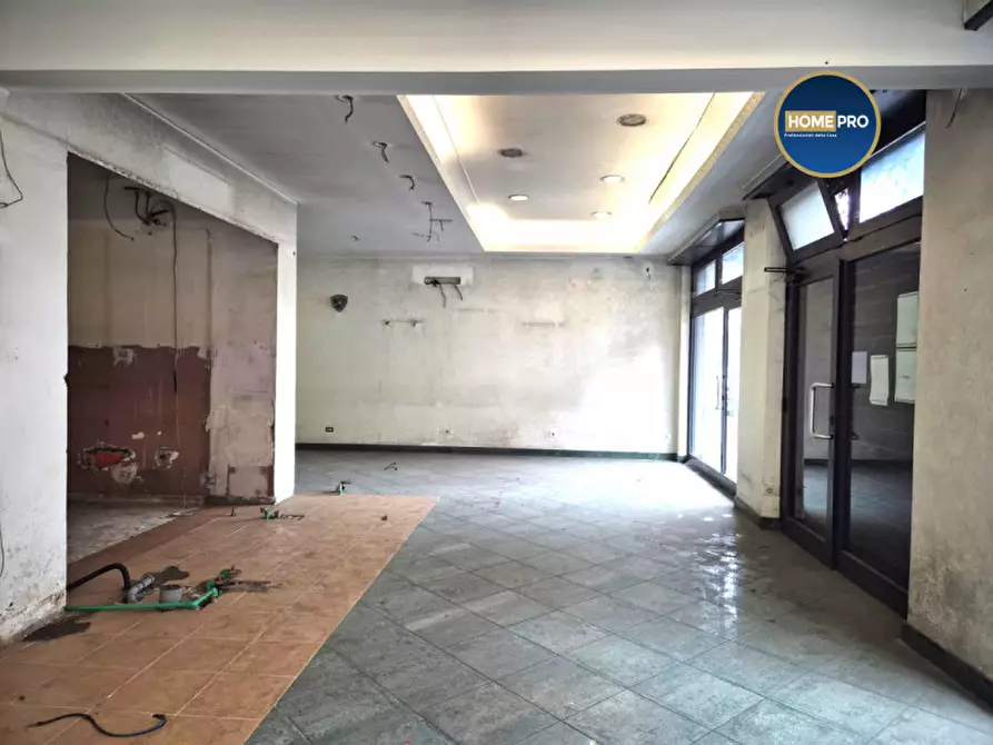 Immagine 3 di Negozio in vendita  in via Genazzano a Roma