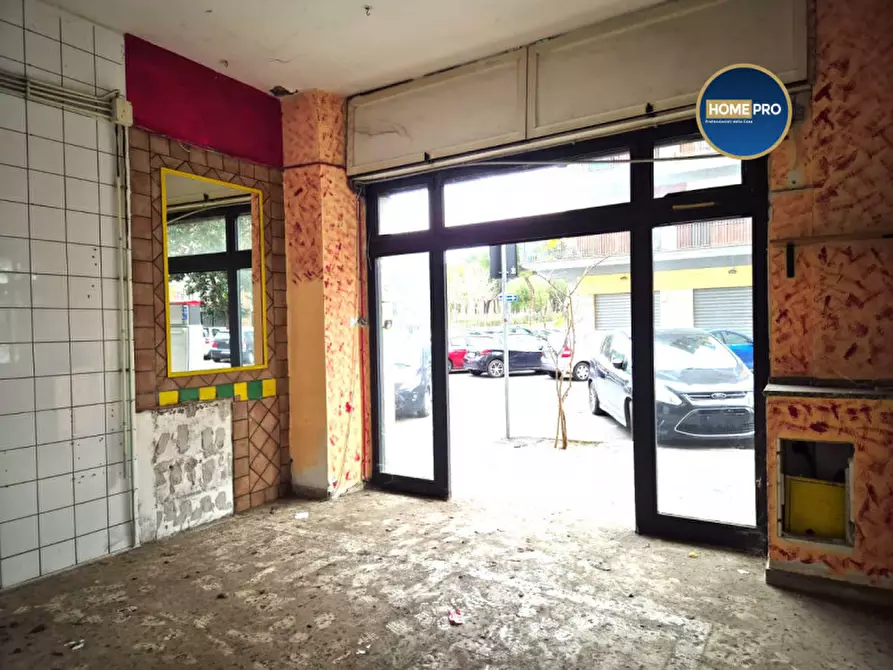 Immagine 5 di Negozio in vendita  in via Genazzano a Roma