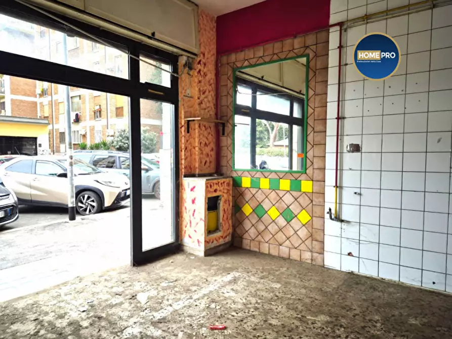 Immagine 6 di Negozio in vendita  in via Genazzano a Roma