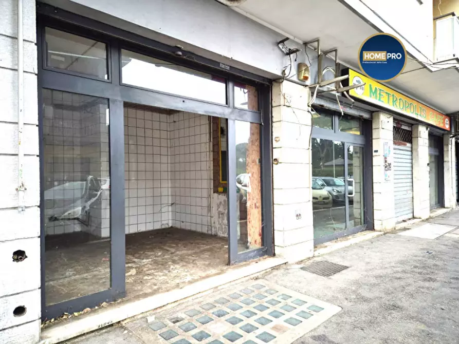 Immagine 8 di Negozio in vendita  in via Genazzano a Roma