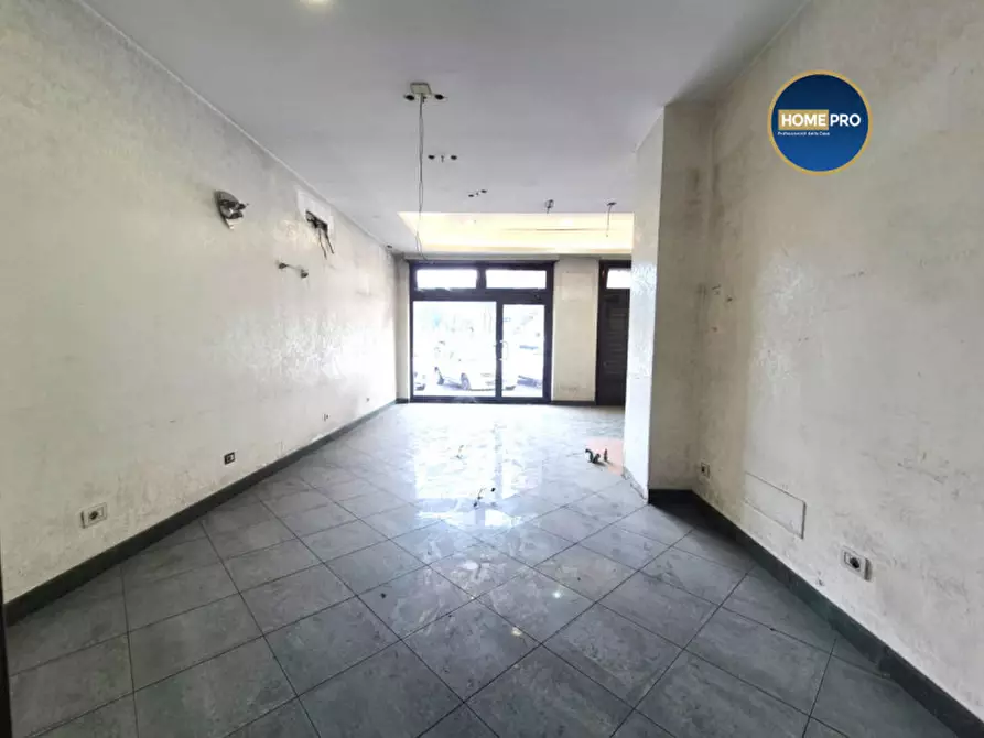 Immagine 16 di Negozio in vendita  in via Genazzano a Roma