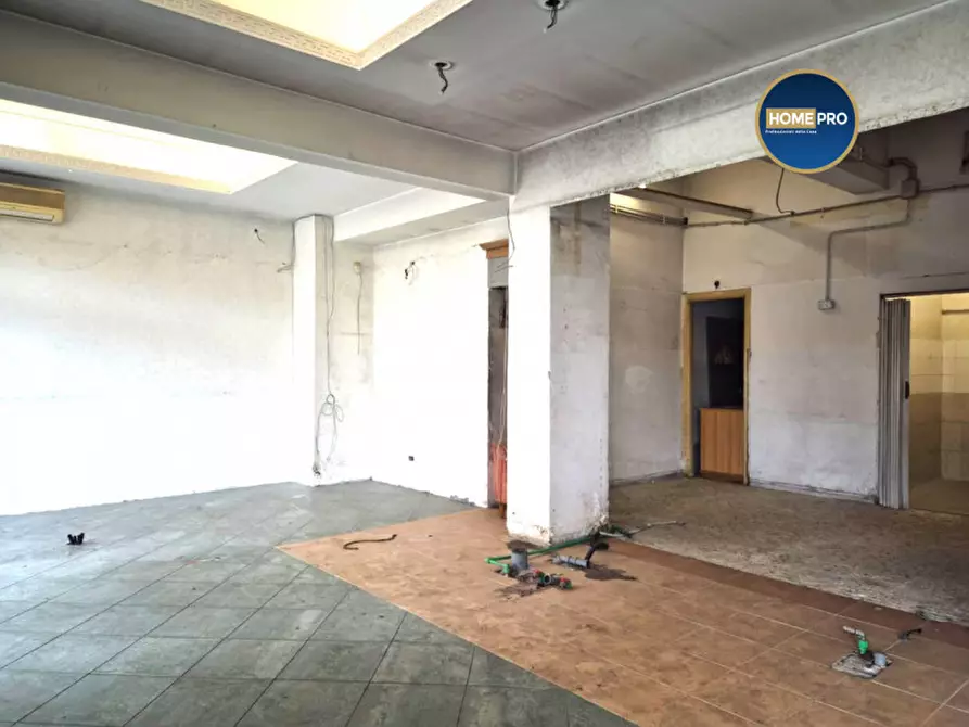 Immagine 22 di Negozio in vendita  in via Genazzano a Roma
