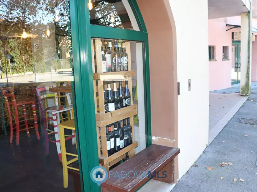 Immagine 3 di Negozio in vendita  in Via S. Francesco a Casalserugo