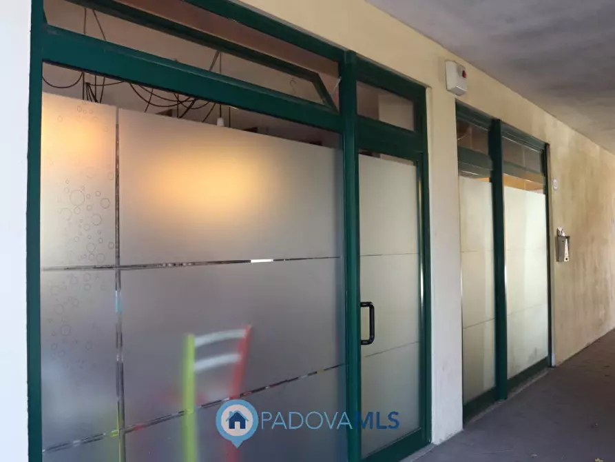 Immagine 5 di Negozio in vendita  in Via S. Francesco a Casalserugo