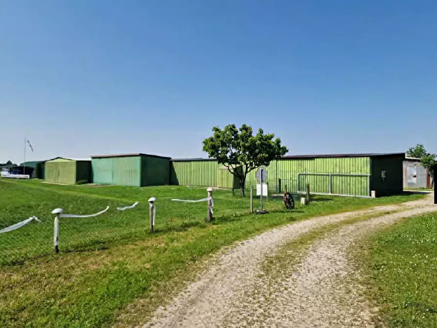 Immagine 1 di Magazzino in vendita  in Via Madonna della Salute, 19 a Caerano Di San Marco