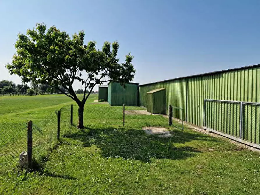 Immagine 3 di Magazzino in vendita  in Via Madonna della Salute, 19 a Caerano Di San Marco