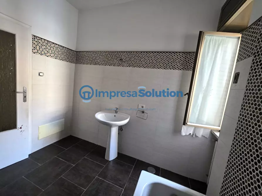 Immagine 29 di Appartamento in affitto  in Via Pigna a Napoli