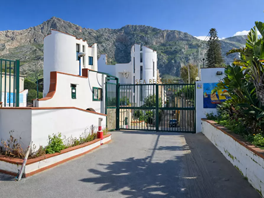 Immagine 3 di Appartamento in vendita  in Viale dei Saraceni a Isola Delle Femmine