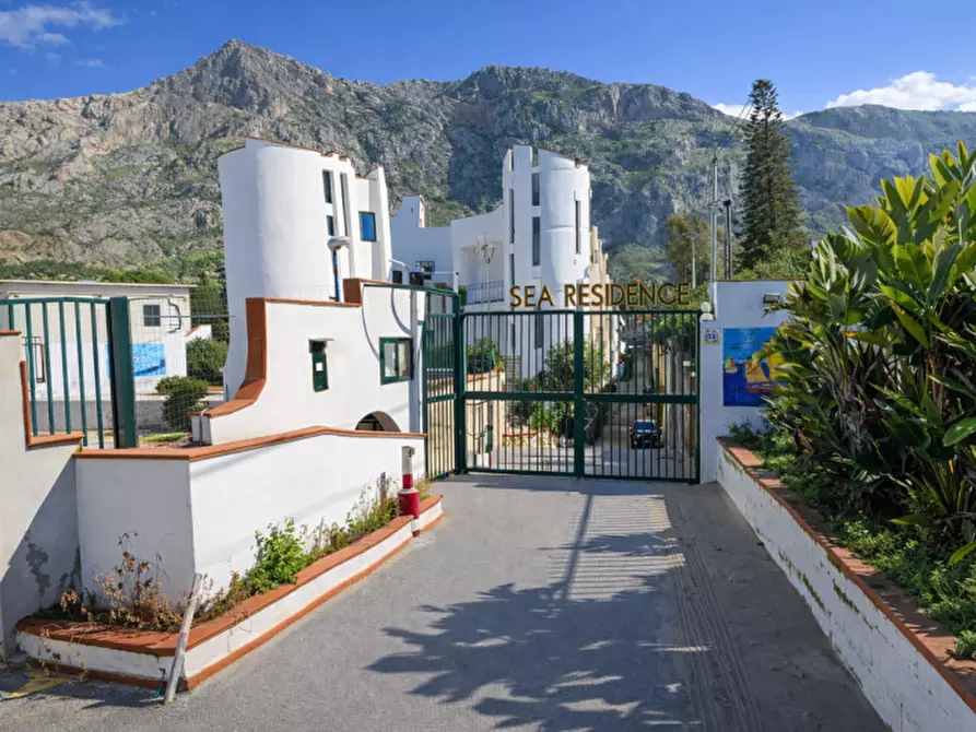 Immagine 4 di Appartamento in vendita  in Viale dei Saraceni a Isola Delle Femmine