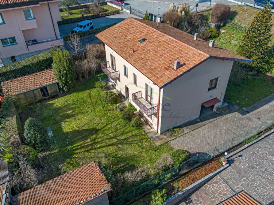 Immagine 3 di Villa in vendita  in Viale Lombardia a Albese Con Cassano