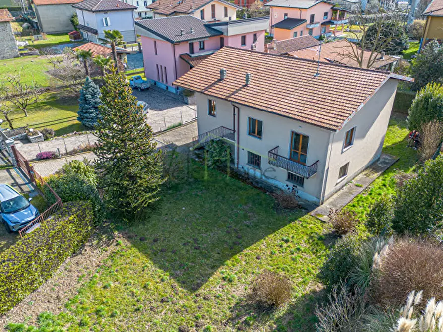 Immagine 4 di Villa in vendita  in Viale Lombardia a Albese Con Cassano