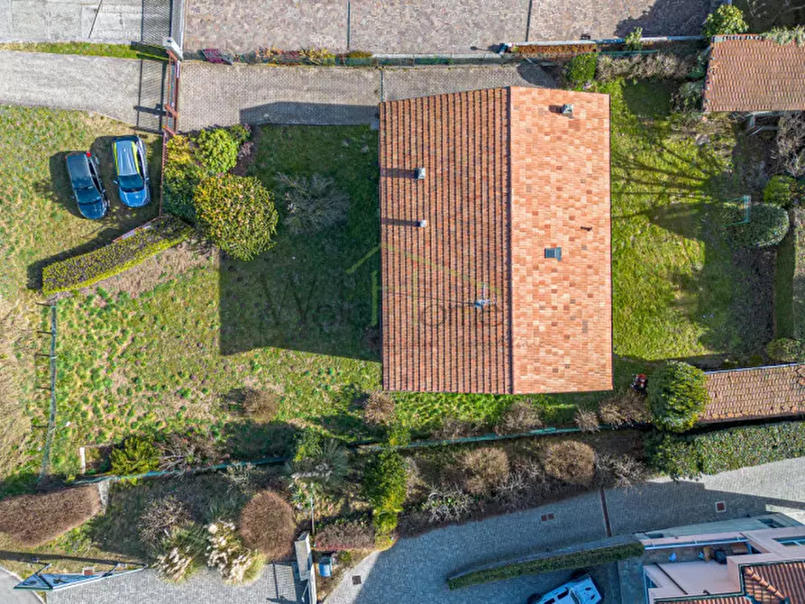 Immagine 6 di Villa in vendita  in Viale Lombardia a Albese Con Cassano