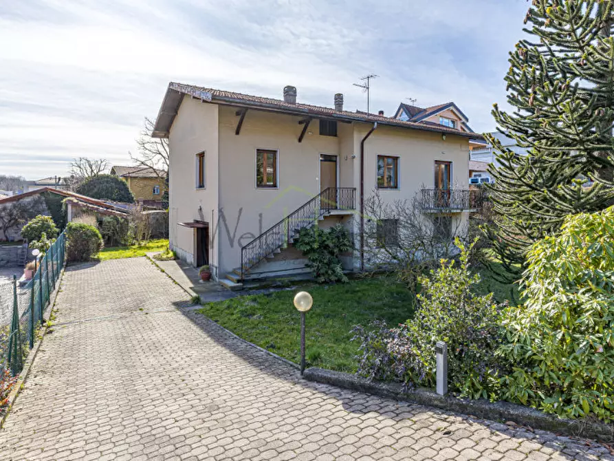 Immagine 7 di Villa in vendita  in Viale Lombardia a Albese Con Cassano