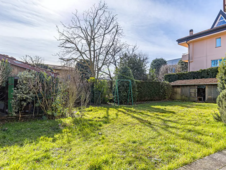 Immagine 8 di Villa in vendita  in Viale Lombardia a Albese Con Cassano