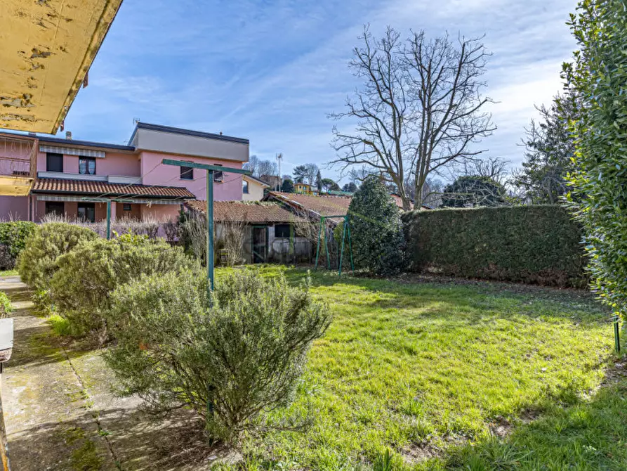 Immagine 10 di Villa in vendita  in Viale Lombardia a Albese Con Cassano