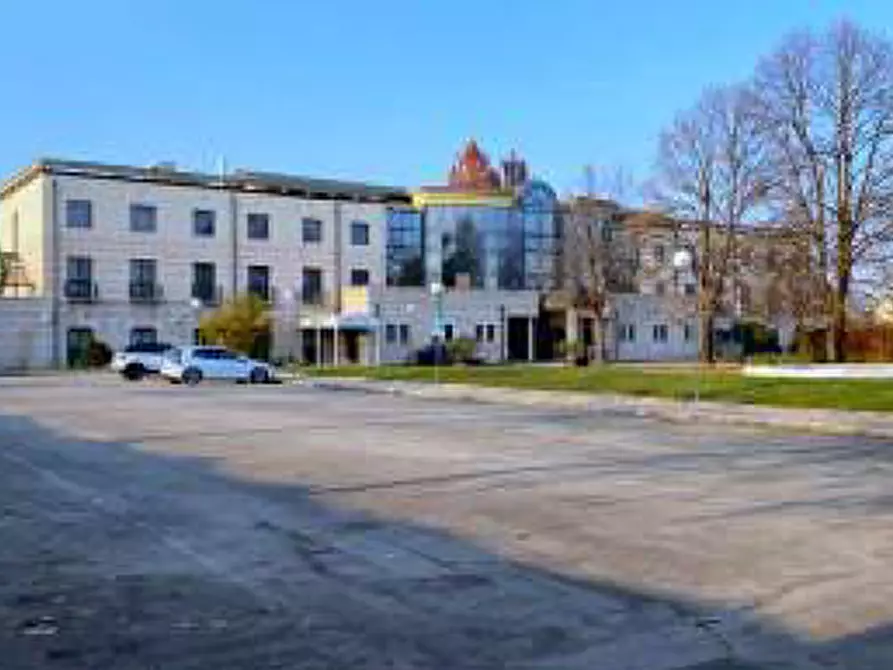Immagine 1 di Hotel in vendita  in Via Villa Varda, 4 a Brugnera