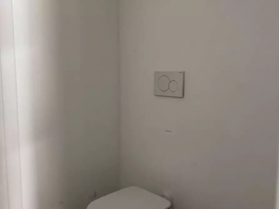 Immagine 10 di Negozio in affitto  a Castelfranco Veneto