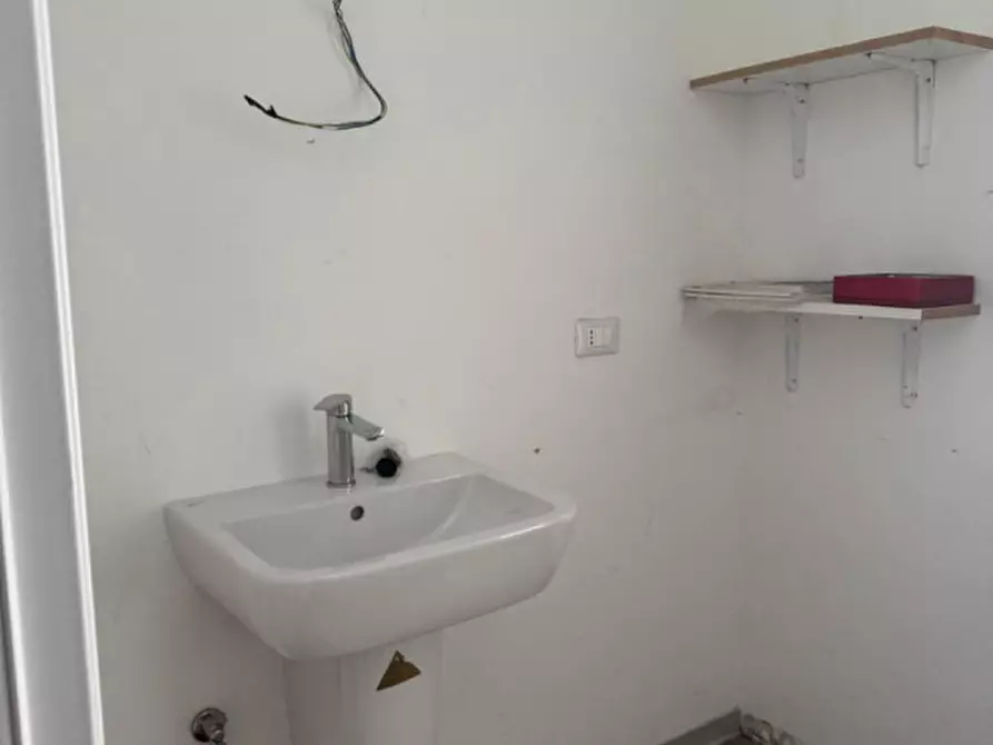 Immagine 11 di Negozio in affitto  a Castelfranco Veneto