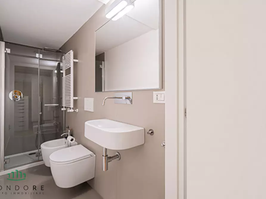 Immagine 33 di Appartamento in vendita  in Via Castiglione a Bologna