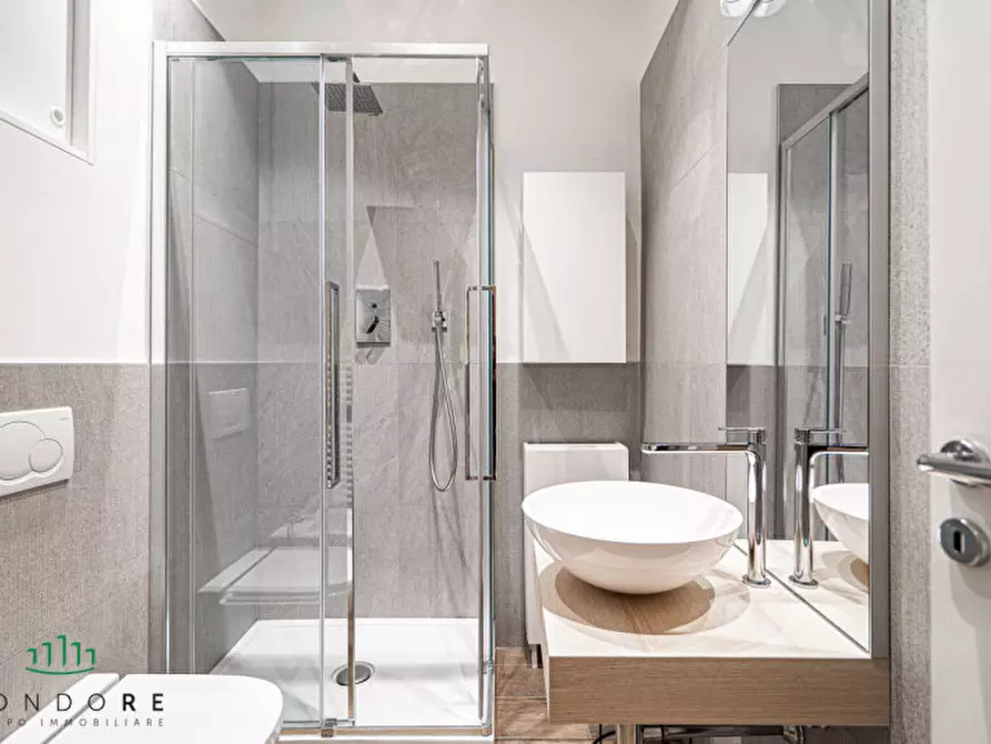 Immagine 34 di Appartamento in vendita  in Via Castiglione a Bologna