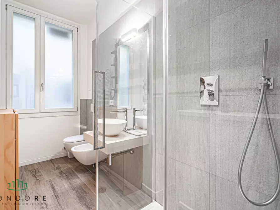 Immagine 50 di Appartamento in vendita  in Via Castiglione a Bologna