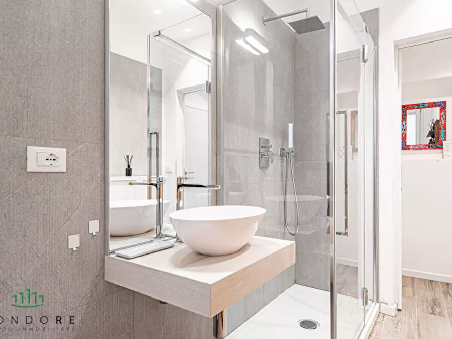 Immagine 51 di Appartamento in vendita  in Via Castiglione a Bologna