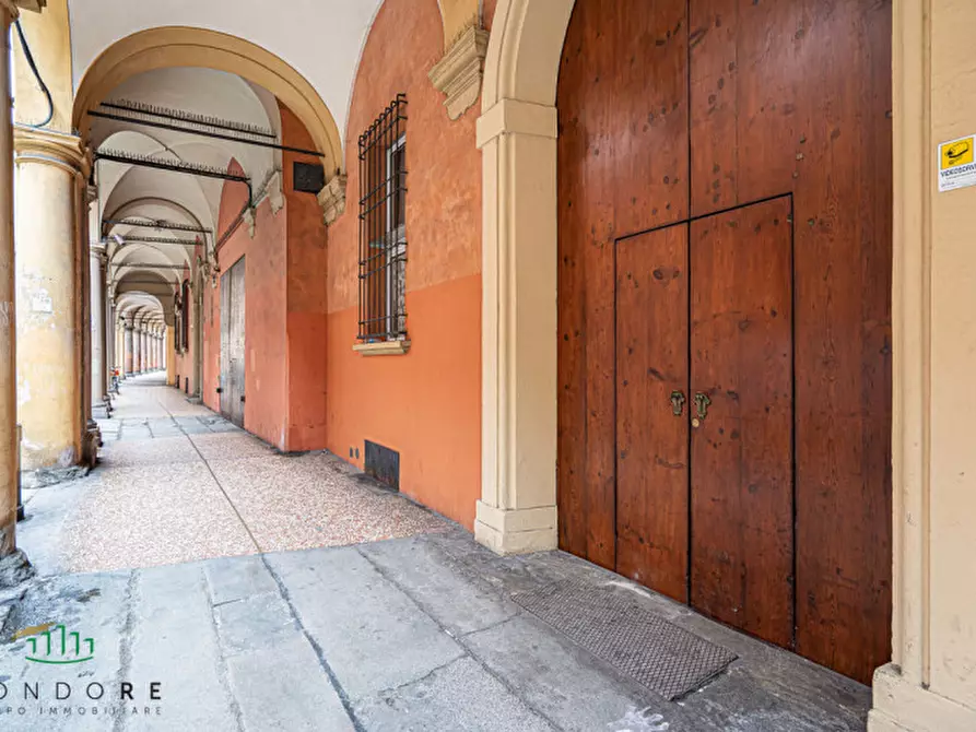 Immagine 54 di Appartamento in vendita  in Via Castiglione a Bologna