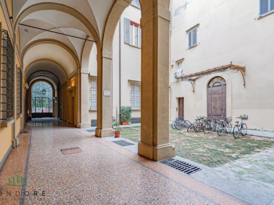 Immagine 55 di Appartamento in vendita  in Via Castiglione a Bologna
