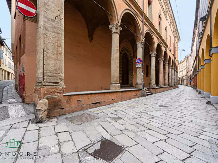 Immagine 85 di Appartamento in vendita  in Via Castiglione a Bologna