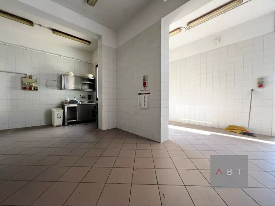 Immagine 5 di Negozio in vendita  a Santa Giustina In Colle